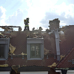 Maxvorstadt: Verletzter bei Dachstuhlbrand